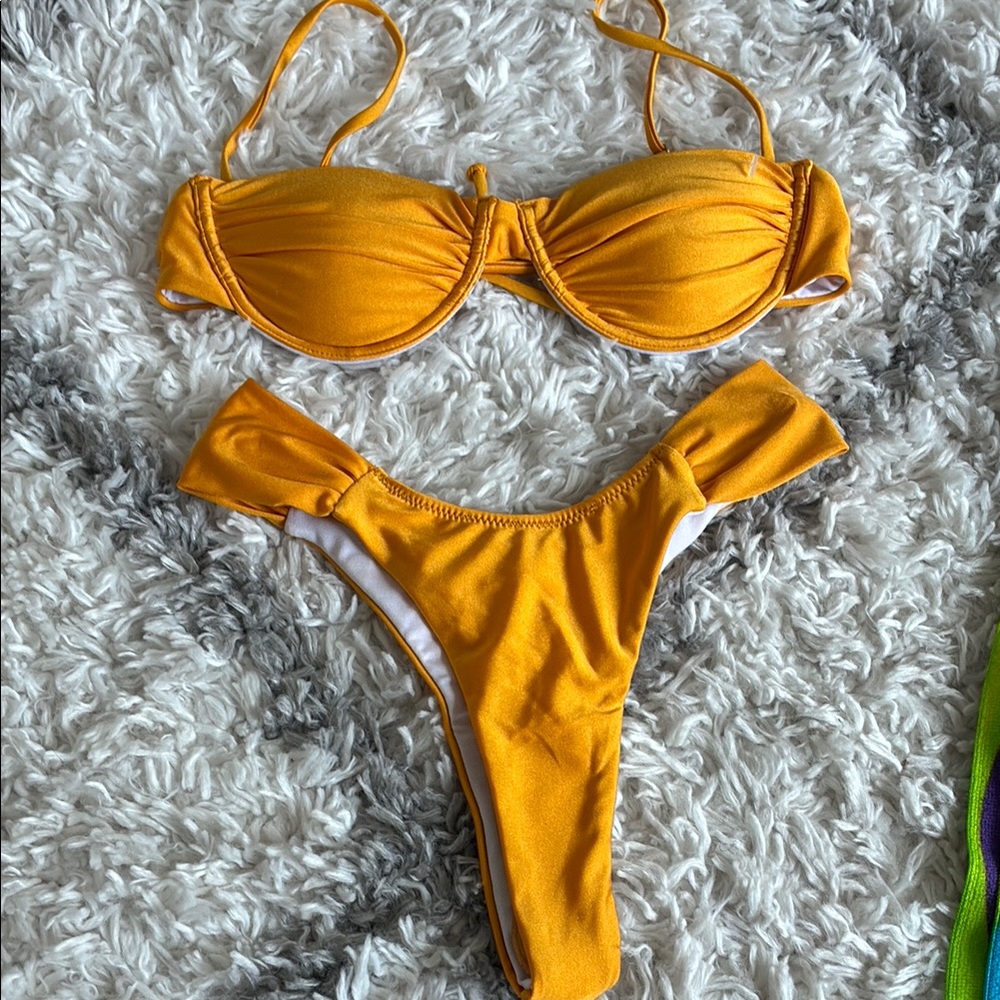 Vibrant Yellow Bikini Set with Beach Towel - Picture 5 of 7